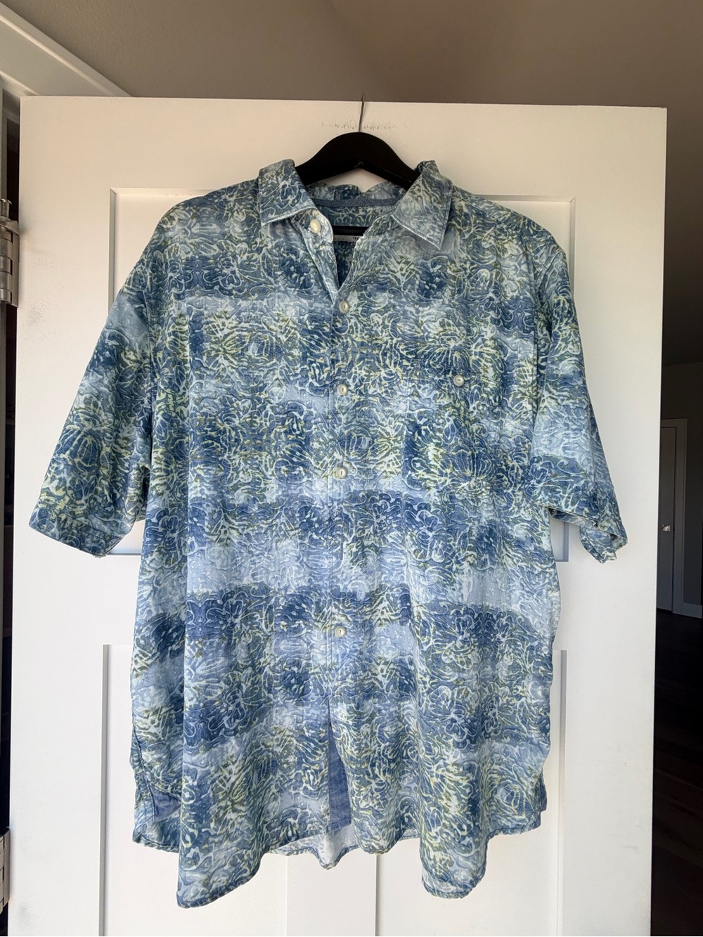 Tommy Bahama Tortola Tencel Cotton Blend Floral Short-Sleeve Button-Down - Picture 2 of 9